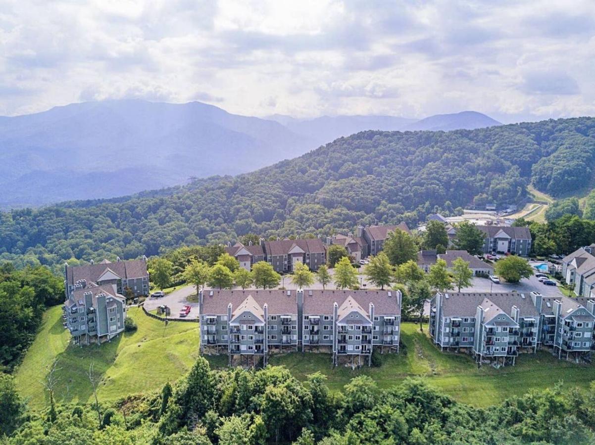 Wow Views!!-Mountain Escape-Outdoor Pool-Close To Downtown-Wifi-Cable-Private Balcony Gatlinburg Exterior foto