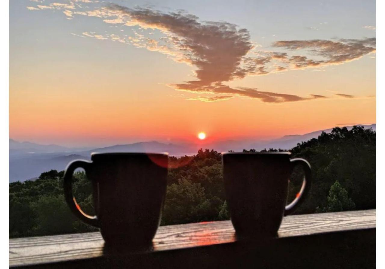 Wow Views!!-Mountain Escape-Outdoor Pool-Close To Downtown-Wifi-Cable-Private Balcony Gatlinburg Exterior foto
