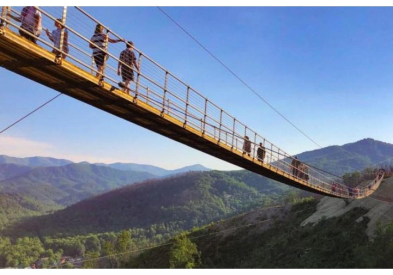 Wow Views!!-Mountain Escape-Outdoor Pool-Close To Downtown-Wifi-Cable-Private Balcony Gatlinburg Exterior foto
